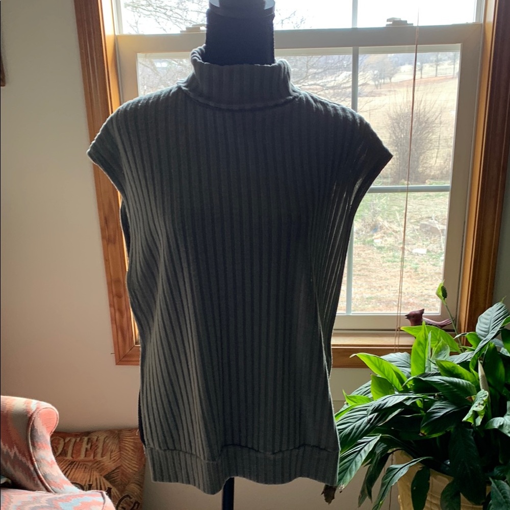 Sleeveless Ribbed Turtleneck Split Hem Sweater